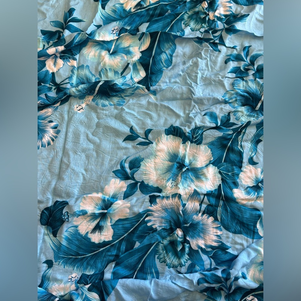 Floral Blue and White Scarf  40 x 60